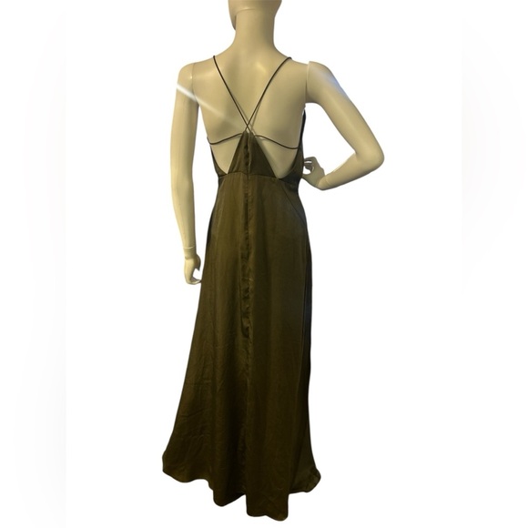 PRETTYLITTLETHING
Beccie Khaki Extreme Split
Strappy Back Maxi Dress - Picture 7 of 12